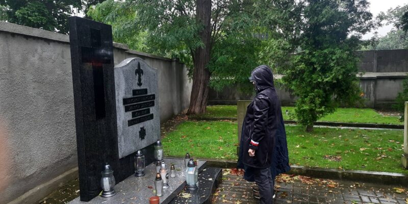 Na kwaterze wojennej żołnierzy WP poległych we wrześniu 1939 roku na cmentarzu katedralnym w Łowiczu. (1)