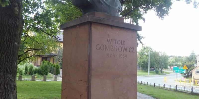 Pomnik Gombrowicza w Opatowie (fot. Alicja Mężyk)