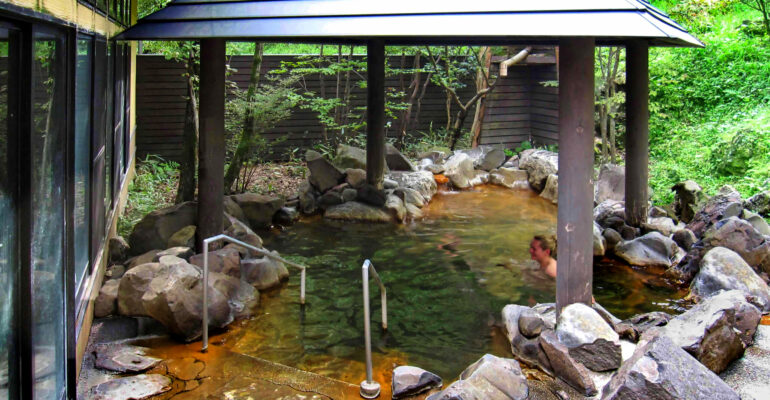 Niezwykłe japońskie kąpiele: onsen i rotenburo