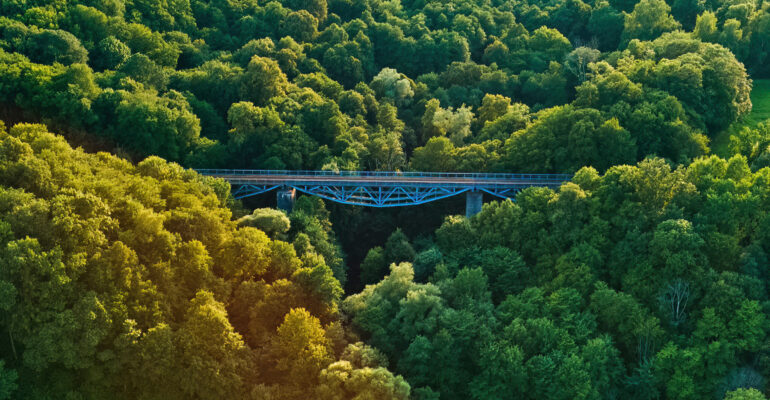 Most w Pieniężnie nad rzeką Wałszą