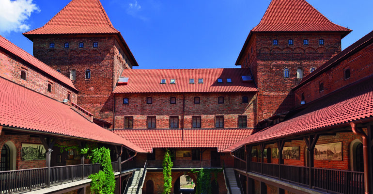 Tropem krzyżackich zamków i gotyckich kościołów po Warmii, Mazurach i ziemi chełmińskiej